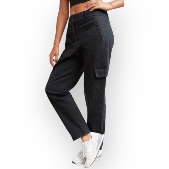 Aritzia Wilfred Free Modern Cargo Pants 2 black pockets tapered high rise waist - Picture 1 of 12